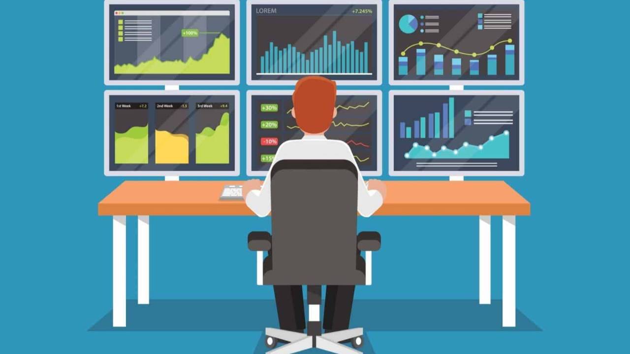 Dibujo de un hombre trabajando en un escritorio y mirando 6 pantallas de computador en una pared. Estudia el comportamiento de las tasas de interés