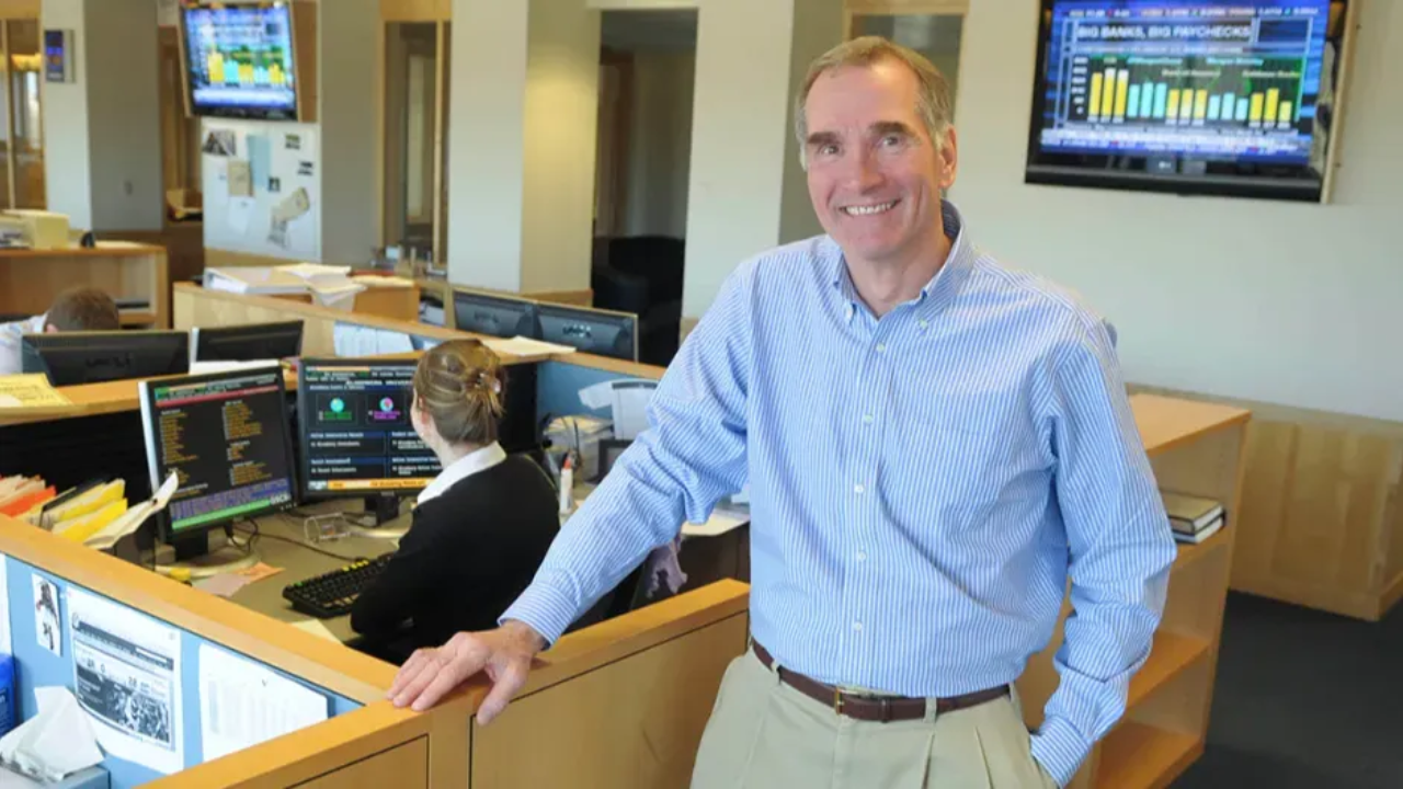 Foto de Dadvid Swensen quien inventó el modelo de inversión Swensen para crear portafolios